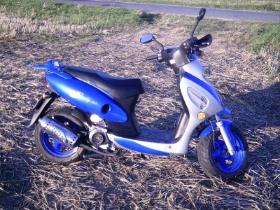 můj 3. skútřík - Yuki Rally 50