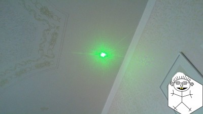 Laser ožil a již pěkně svítí.
