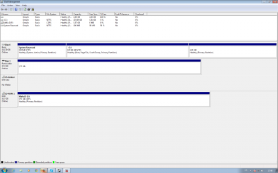Udělal jsem to, dal jsem tam znova to samé písmeno (E), a naformatoval, tady je nový screenshot z diskmgmt.msc, ale flashka se  mi v Computer nezobrazuje