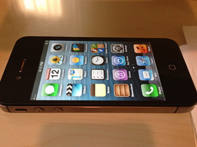 apple-iphone-4s-black-color-4.jpg