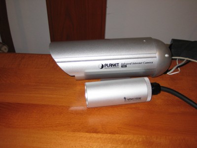 ICA-310 vs Vivotek 7330