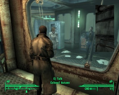 Má stát uvnitř a ne před sklem !